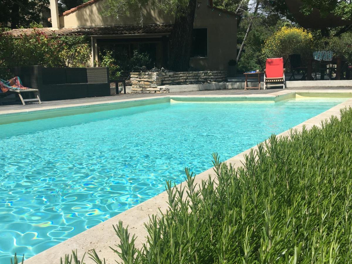 Villa De Carbonelle Pierrevert Екстериор снимка