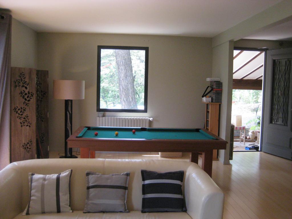 Villa De Carbonelle Pierrevert Екстериор снимка