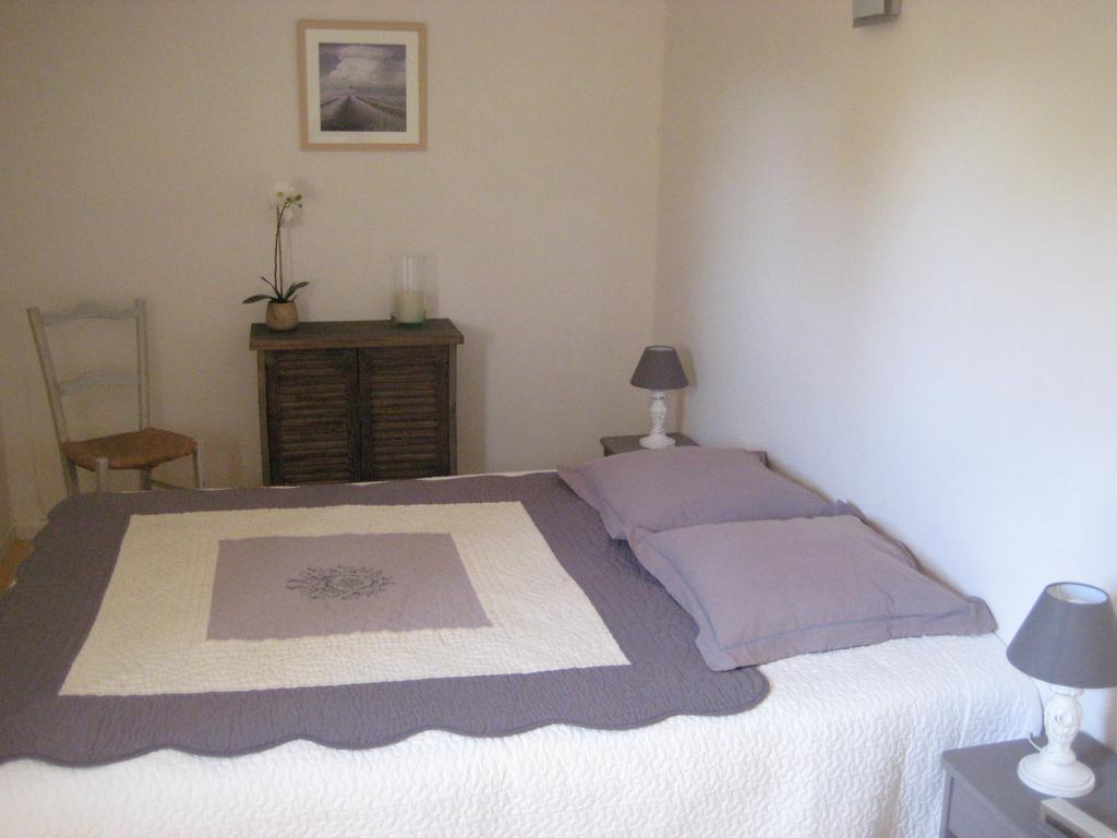 Villa De Carbonelle Pierrevert Екстериор снимка