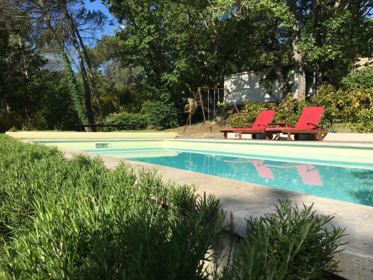 Villa De Carbonelle Pierrevert Екстериор снимка