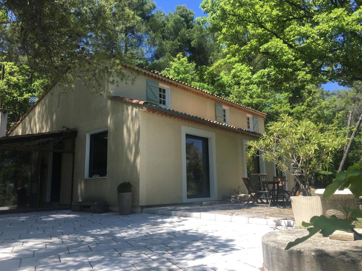 Villa De Carbonelle Pierrevert Екстериор снимка